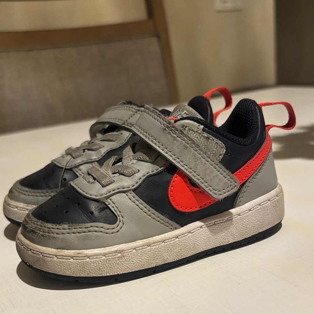 Nike Kids' Black and Red Sneakers